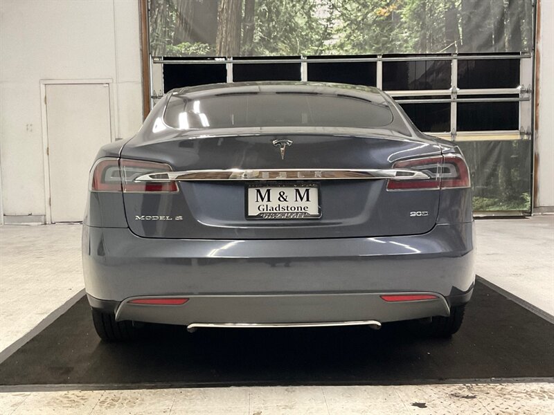 2016 Tesla Model S 90D Sedan AWD / Pano Roof / Leather / AUTO PILOT  / Leather & Heated seats / Smart Suspension / Power Tail Gate / 79,000 MILES - Photo 6 - Gladstone, OR 97027