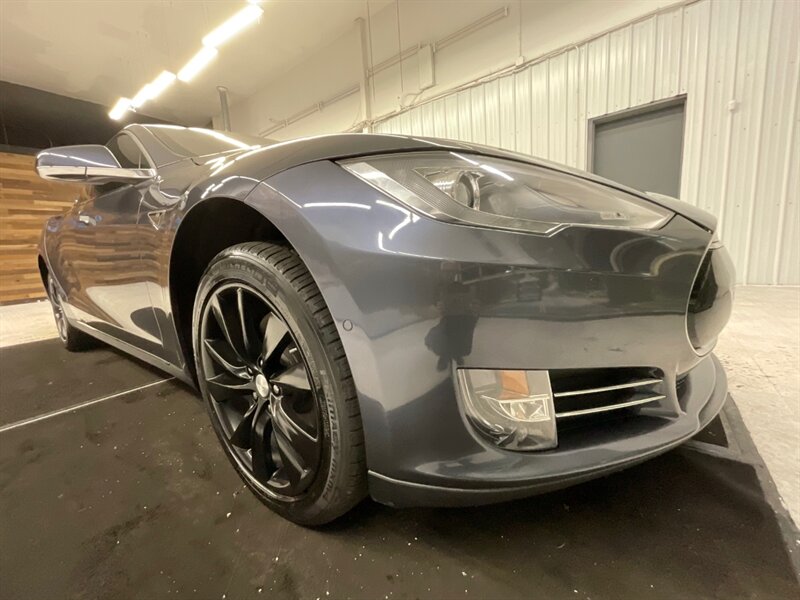 2016 Tesla Model S 90D Sedan AWD / Pano Roof / Leather / AUTO PILOT  / Leather & Heated seats / Smart Suspension / Power Tail Gate / 79,000 MILES - Photo 27 - Gladstone, OR 97027