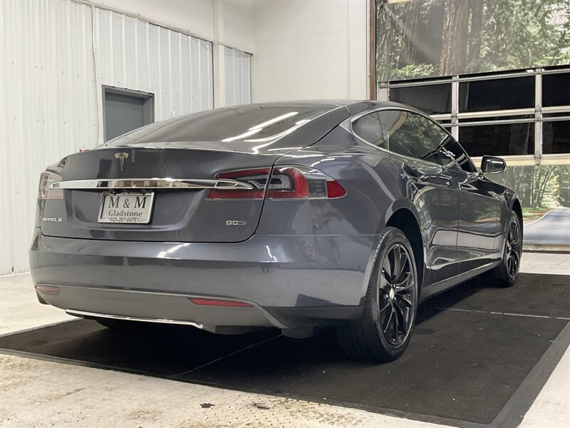 2016 Tesla Model S 90D Sedan AWD / Pano Roof / Leather / AUTO PILOT  / Leather & Heated seats / Smart Suspension / Power Tail Gate / 79,000 MILES - Photo 8 - Gladstone, OR 97027