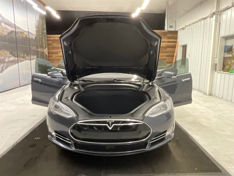 2016 Tesla Model S 90D Sedan AWD / Pano Roof / Leather / AUTO PILOT  / Leather & Heated seats / Smart Suspension / Power Tail Gate / 79,000 MILES - Photo 36 - Gladstone, OR 97027