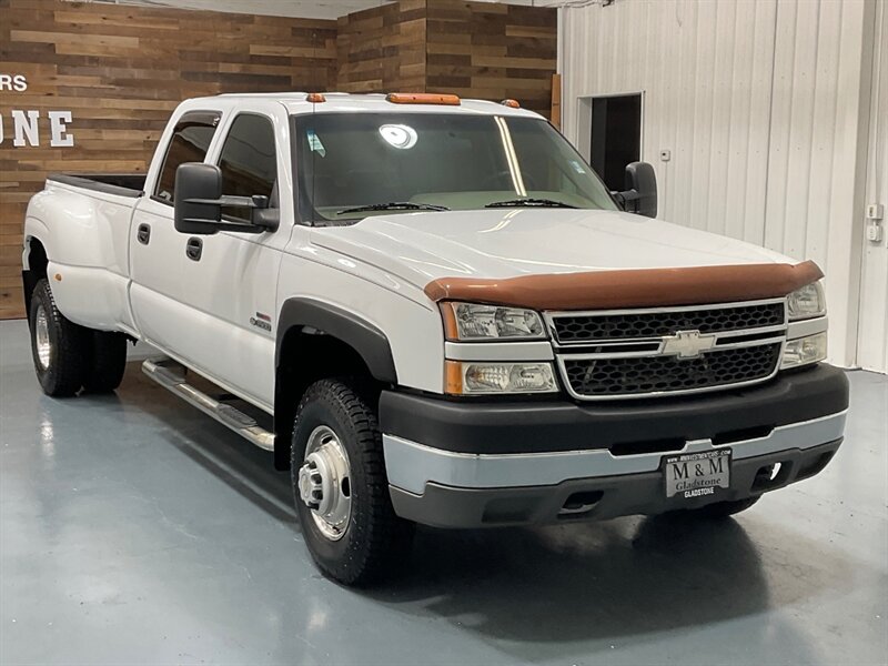 2005 Chevrolet Silverado 3500 LS Crew Cab 4X4 / 6.6L DIESEL / DUALLY / Leather  / Long Bed / BRAND NEW TIRES / 1-TON / DUALLY / ALLISON TRANNY / 129K MILES - Photo 2 - Gladstone, OR 97027