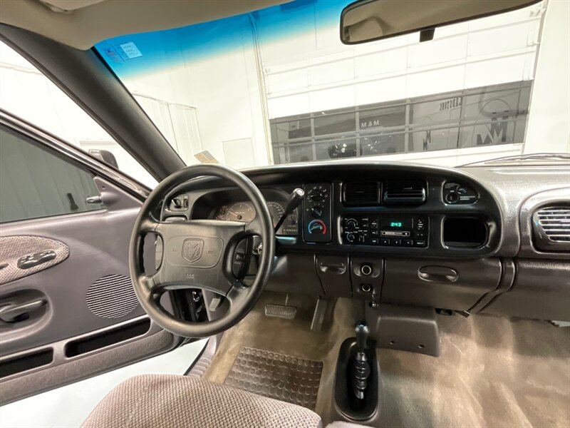 1999 Dodge Ram 2500 Laramie SLT 4x4 / 5.9L DIESEL / LIFTED/ 100k MILES / LOCAL w. ZERO RUST - Photo 19 - Gladstone, OR 97027