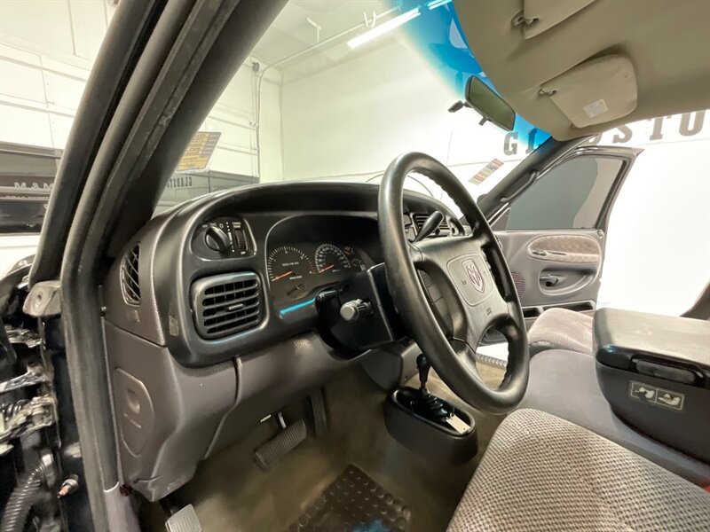 1999 Dodge Ram 2500 Laramie SLT 4x4 / 5.9L DIESEL / LIFTED/ 100k MILES / LOCAL w. ZERO RUST - Photo 13 - Gladstone, OR 97027