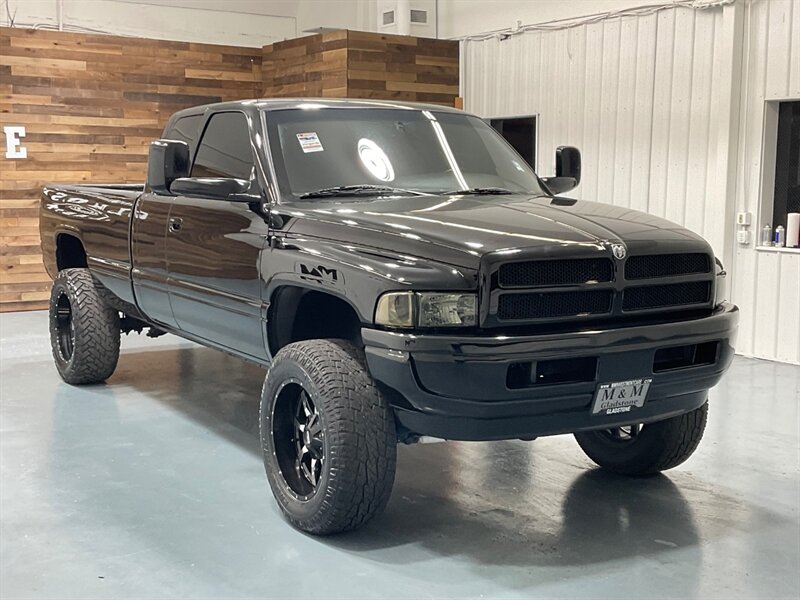 1999 Dodge Ram 2500 Laramie SLT 4x4 / 5.9L DIESEL / LIFTED/ 100k MILES / LOCAL w. ZERO RUST - Photo 2 - Gladstone, OR 97027