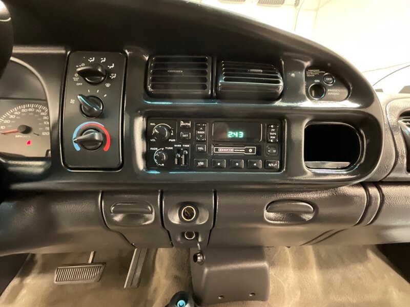 1999 Dodge Ram 2500 Laramie SLT 4x4 / 5.9L DIESEL / LIFTED/ 100k MILES / LOCAL w. ZERO RUST - Photo 20 - Gladstone, OR 97027