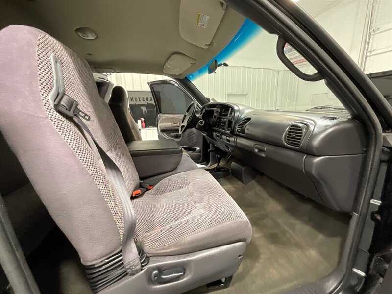 1999 Dodge Ram 2500 Laramie SLT 4x4 / 5.9L DIESEL / LIFTED/ 100k MILES / LOCAL w. ZERO RUST - Photo 18 - Gladstone, OR 97027