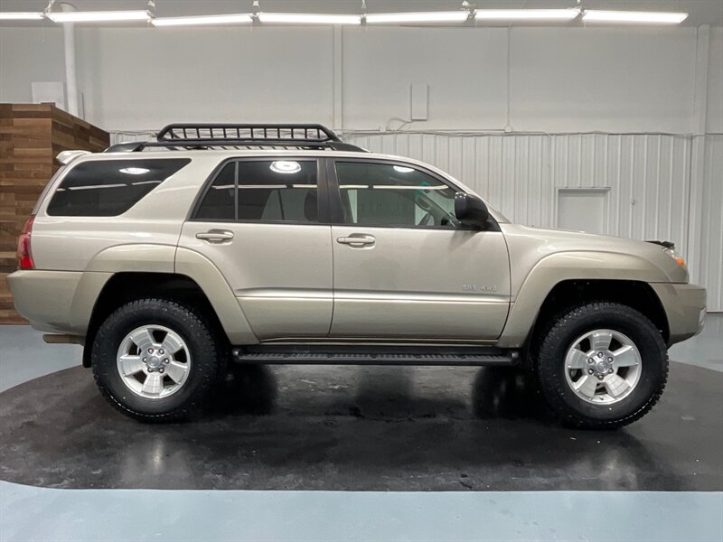 2004 Toyota 4Runner SR5 4X4 / 4.0L V6 / 3RD ROW SEAT / LIFTED  / ZERO RUST - Photo 4 - Gladstone, OR 97027