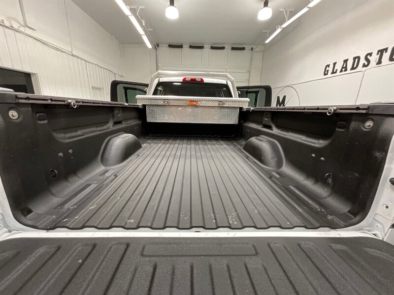 2019 Chevrolet Silverado 3500 LT Crew Cab 4X4 / 6.0L V8 GAS/ Z71 OFFRD / 1-OWNER  / LONG BED - Photo 12 - Gladstone, OR 97027