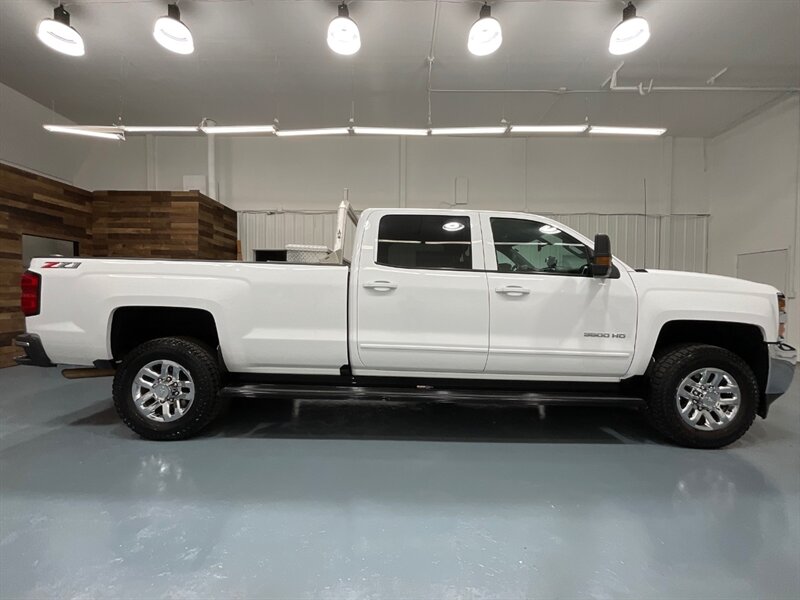 2019 Chevrolet Silverado 3500 LT Crew Cab 4X4 / 6.0L V8 GAS/ Z71 OFFRD / 1-OWNER  / LONG BED - Photo 4 - Gladstone, OR 97027