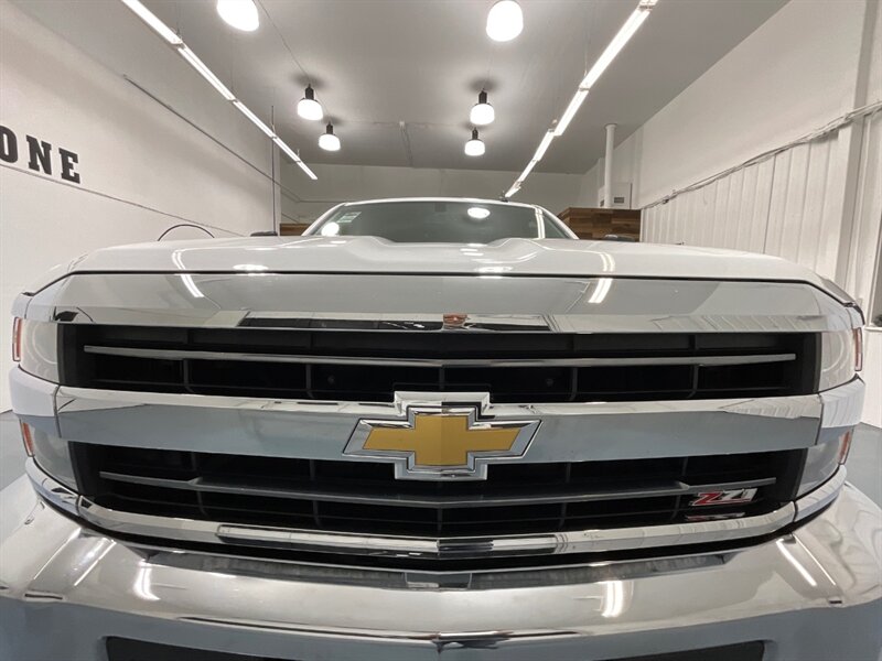 2019 Chevrolet Silverado 3500 LT Crew Cab 4X4 / 6.0L V8 GAS/ Z71 OFFRD / 1-OWNER  / LONG BED - Photo 30 - Gladstone, OR 97027