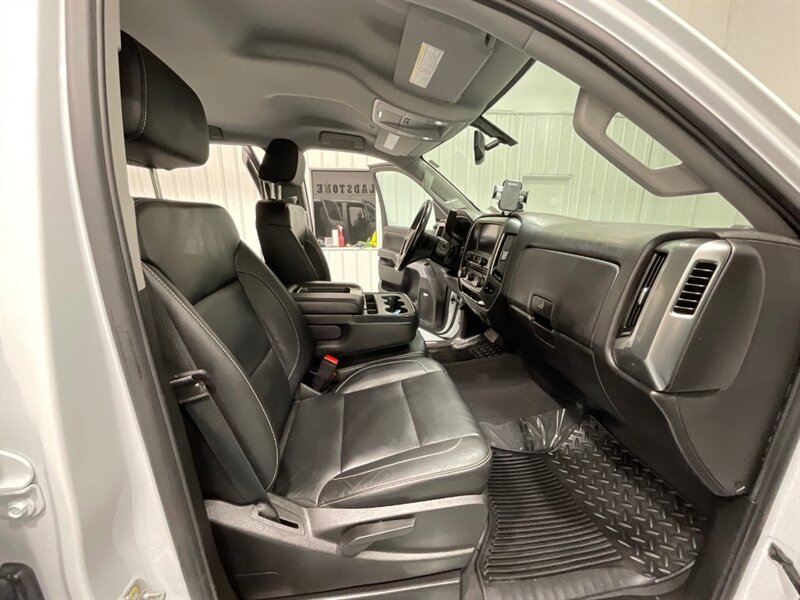 2019 Chevrolet Silverado 3500 LT Crew Cab 4X4 / 6.0L V8 GAS/ Z71 OFFRD / 1-OWNER  / LONG BED - Photo 18 - Gladstone, OR 97027