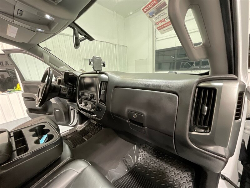 2019 Chevrolet Silverado 3500 LT Crew Cab 4X4 / 6.0L V8 GAS/ Z71 OFFRD / 1-OWNER  / LONG BED - Photo 14 - Gladstone, OR 97027