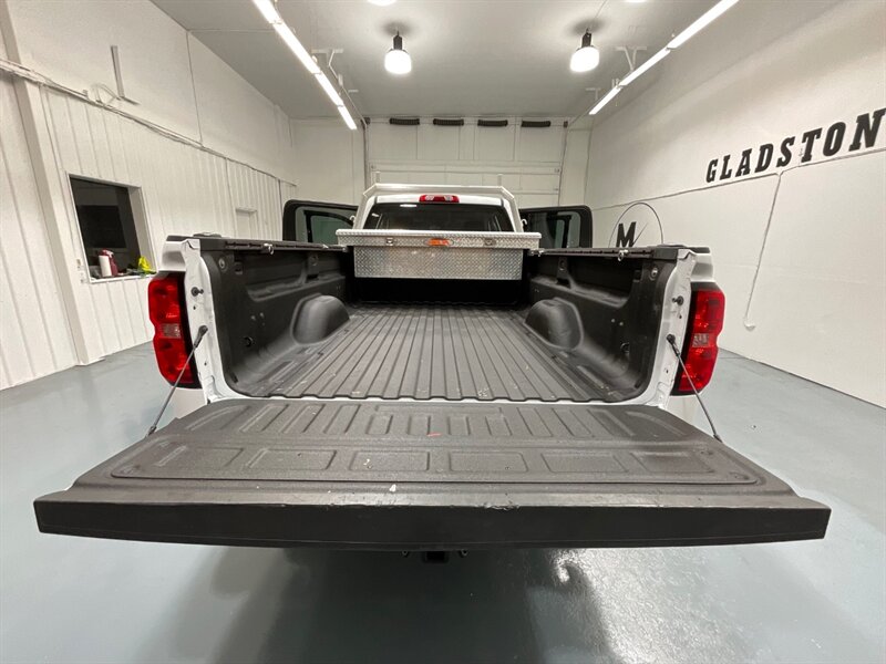 2019 Chevrolet Silverado 3500 LT Crew Cab 4X4 / 6.0L V8 GAS/ Z71 OFFRD / 1-OWNER  / LONG BED - Photo 11 - Gladstone, OR 97027