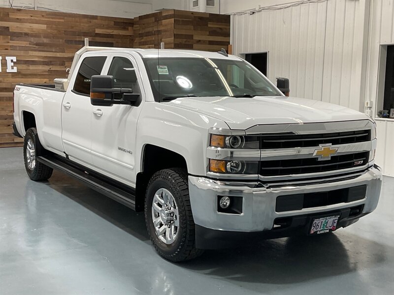 2019 Chevrolet Silverado 3500 LT Crew Cab 4X4 / 6.0L V8 GAS/ Z71 OFFRD / 1-OWNER  / LONG BED - Photo 2 - Gladstone, OR 97027