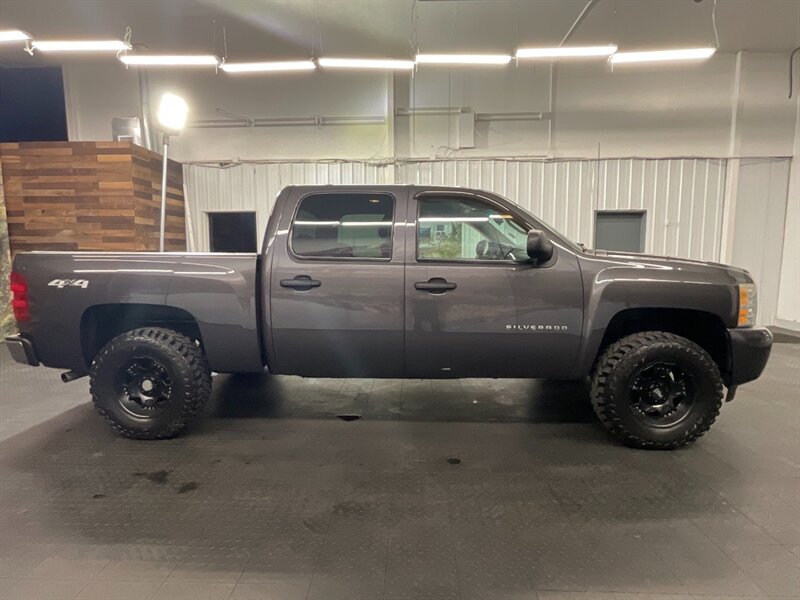 2010 Chevrolet Silverado 1500 LS Crew Cab 4X4 / 4.8L V8 / BRAND NEW MUD TIRES   - Photo 4 - Gladstone, OR 97027