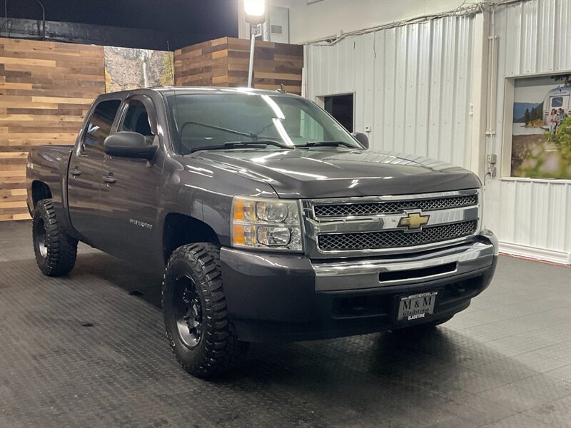 2010 Chevrolet Silverado 1500 LS Crew Cab 4X4 / 4.8L V8 / BRAND NEW MUD TIRES   - Photo 2 - Gladstone, OR 97027