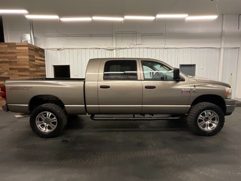 2008 Dodge Ram 2500 SXT MEGACAB 4X4 / 6.7L CUMMINS DIESEL  6.7L CUMMINS DIESEL / NEW 35 " MUD TIRES - Photo 4 - Gladstone, OR 97027