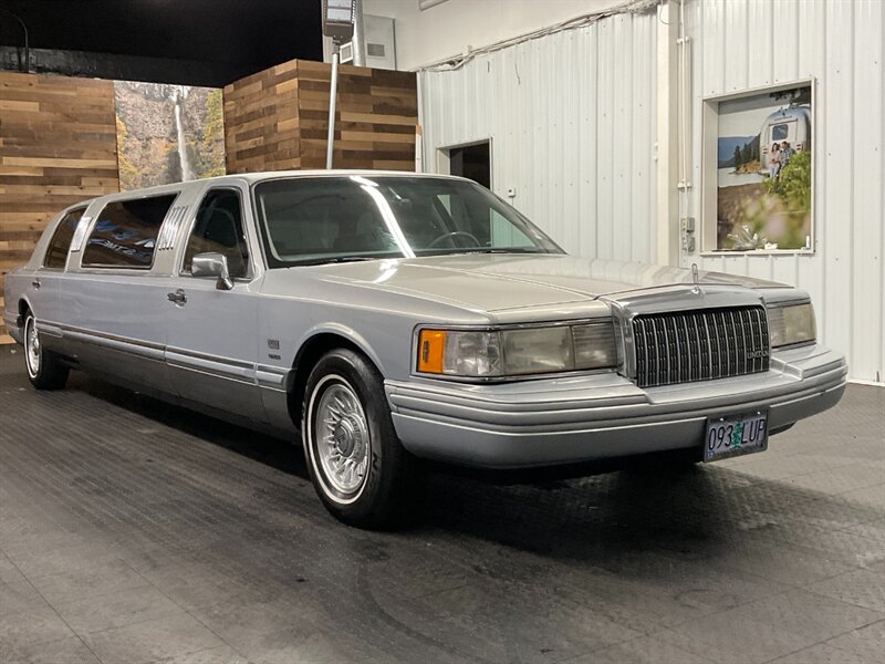 1993 Lincoln Town Car Executive Limousine   - Photo 2 - Gladstone, OR 97027