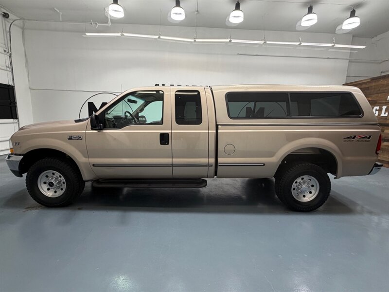 1999 Ford F-250 Super Duty XLT 4X4 / 5.4L V8 / Long Bed /ZERO RUST  / LOW MILES - Photo 3 - Gladstone, OR 97027
