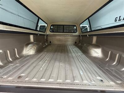 1999 Ford F-250 Super Duty XLT 4X4 / 5.4L V8 / Long Bed /ZERO RUST  / LOW MILES - Photo 10 - Gladstone, OR 97027