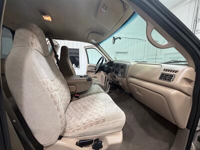 1999 Ford F-250 Super Duty XLT 4X4 / 5.4L V8 / Long Bed /ZERO RUST  / LOW MILES - Photo 16 - Gladstone, OR 97027