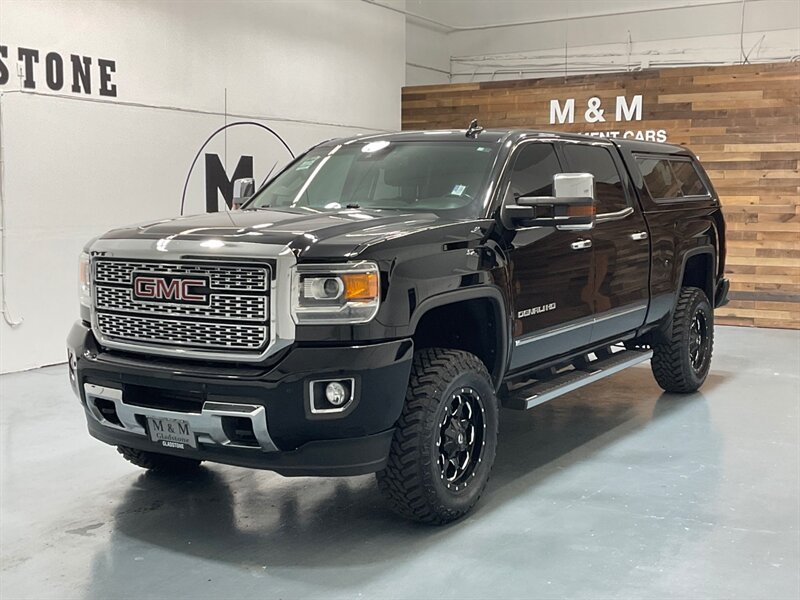 2018 GMC Sierra 2500 Denali Crew Cab 4X4 / 6.0L V8 GAS / NEW TIRES  /LOCAL OREGON TRUCK / ZERO RUST /Leather Heated Seats / Navigation - Photo 1 - Gladstone, OR 97027