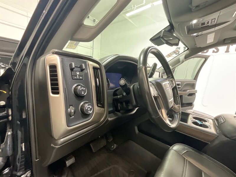 2018 GMC Sierra 2500 Denali Crew Cab 4X4 / 6.0L V8 GAS / NEW TIRES  /LOCAL OREGON TRUCK / ZERO RUST /Leather Heated Seats / Navigation - Photo 10 - Gladstone, OR 97027