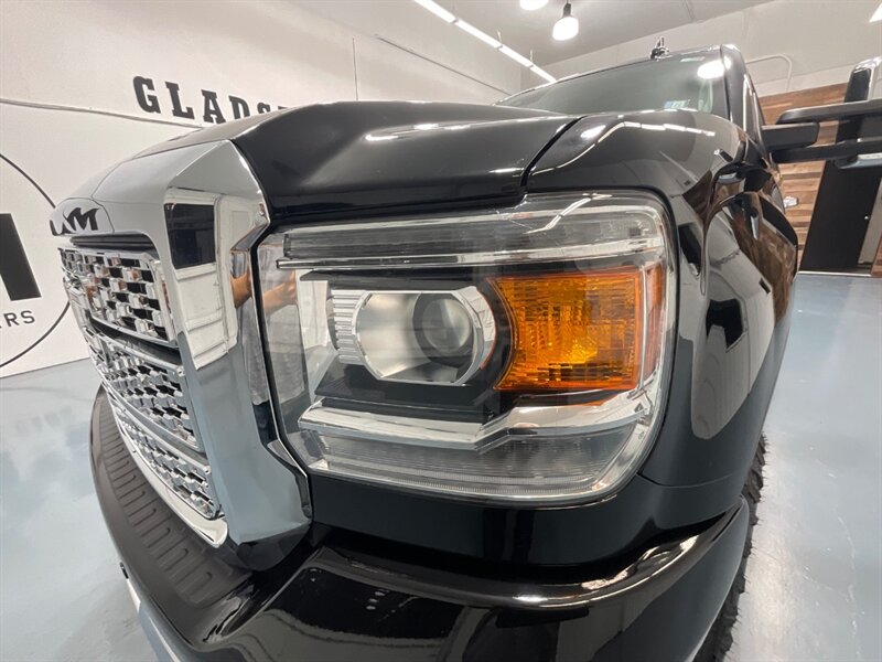 2018 GMC Sierra 2500 Denali Crew Cab 4X4 / 6.0L V8 GAS / NEW TIRES  /LOCAL OREGON TRUCK / ZERO RUST /Leather Heated Seats / Navigation - Photo 28 - Gladstone, OR 97027