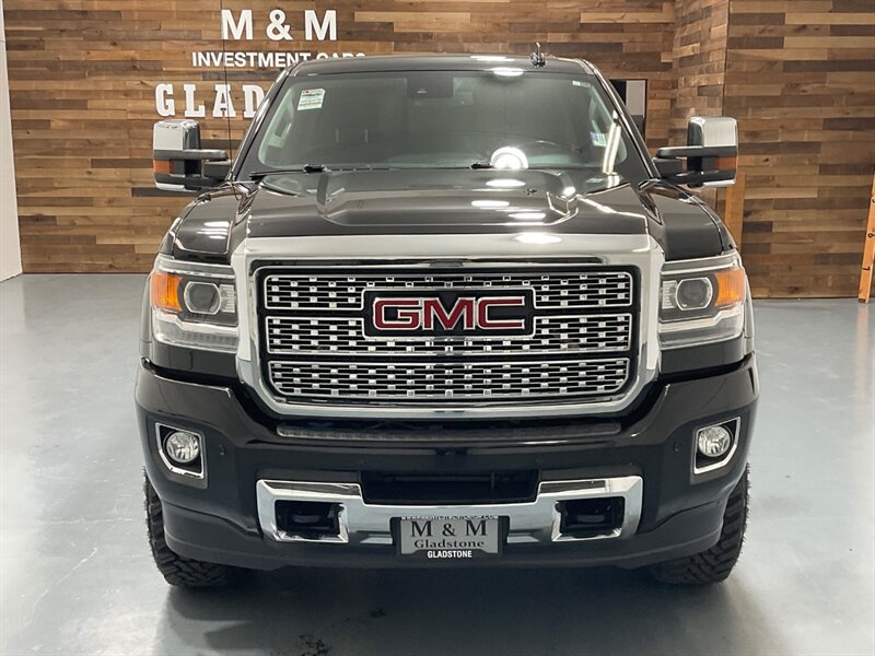 2018 GMC Sierra 2500 Denali Crew Cab 4X4 / 6.0L V8 GAS / NEW TIRES  /LOCAL OREGON TRUCK / ZERO RUST /Leather Heated Seats / Navigation - Photo 5 - Gladstone, OR 97027