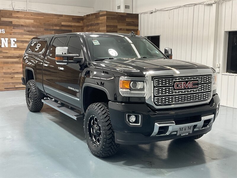 2018 GMC Sierra 2500 Denali Crew Cab 4X4 / 6.0L V8 GAS / NEW TIRES  /LOCAL OREGON TRUCK / ZERO RUST /Leather Heated Seats / Navigation - Photo 2 - Gladstone, OR 97027