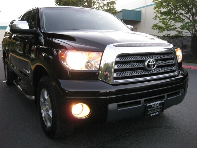 2007 Toyota Tundra LIMITED Double Cab 4X4 / Leather / Canopy / Black