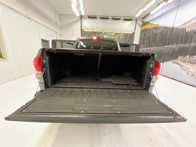 2007 Toyota Tundra Limited CrewMax 4X4 / 5.7L V8 / Leather / NEW TIRE  / Leather & Heated Seats / Sunroof / LOCAL TRUCK / RUST FREE - Photo 30 - Gladstone, OR 97027