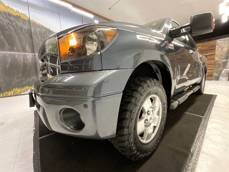 2007 Toyota Tundra Limited CrewMax 4X4 / 5.7L V8 / Leather / NEW TIRE  / Leather & Heated Seats / Sunroof / LOCAL TRUCK / RUST FREE - Photo 9 - Gladstone, OR 97027