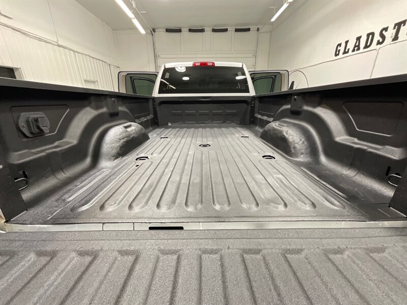 2016 RAM 3500 Tradesman 4X4 6.7L CUMMINS DIESEL /DUALLY /1-OWNER /ZERO RUST / LONG BED - Photo 11 - Gladstone, OR 97027