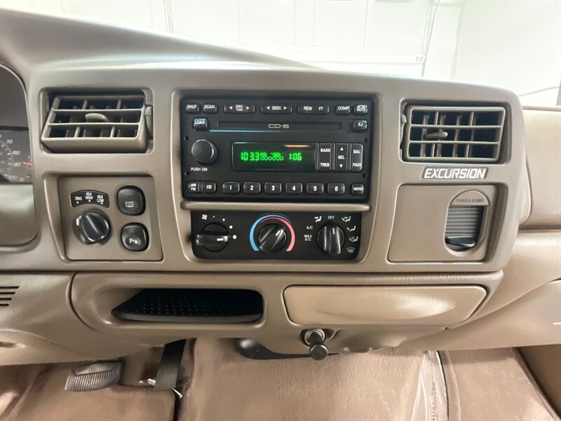2001 Ford Excursion Limited 4X4 / 7.3L DIESEL / Leather Heated Seats  / ZERO RUST / NO MODIFICATION / Beautiful Condition - Photo 16 - Gladstone, OR 97027