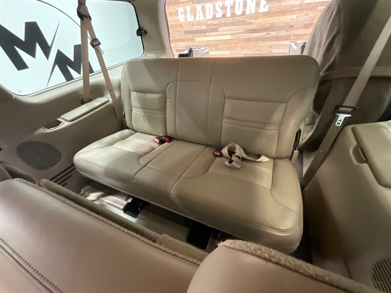 2001 Ford Excursion Limited 4X4 / 7.3L DIESEL / Leather Heated Seats  / ZERO RUST / NO MODIFICATION / Beautiful Condition - Photo 11 - Gladstone, OR 97027