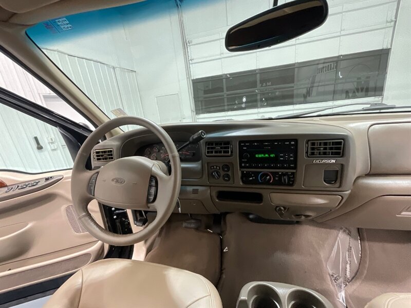 2001 Ford Excursion Limited 4X4 / 7.3L DIESEL / Leather Heated Seats  / ZERO RUST / NO MODIFICATION / Beautiful Condition - Photo 15 - Gladstone, OR 97027