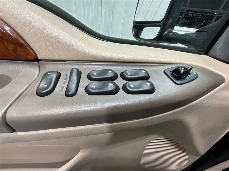 2001 Ford Excursion Limited 4X4 / 7.3L DIESEL / Leather Heated Seats  / ZERO RUST / NO MODIFICATION / Beautiful Condition - Photo 43 - Gladstone, OR 97027