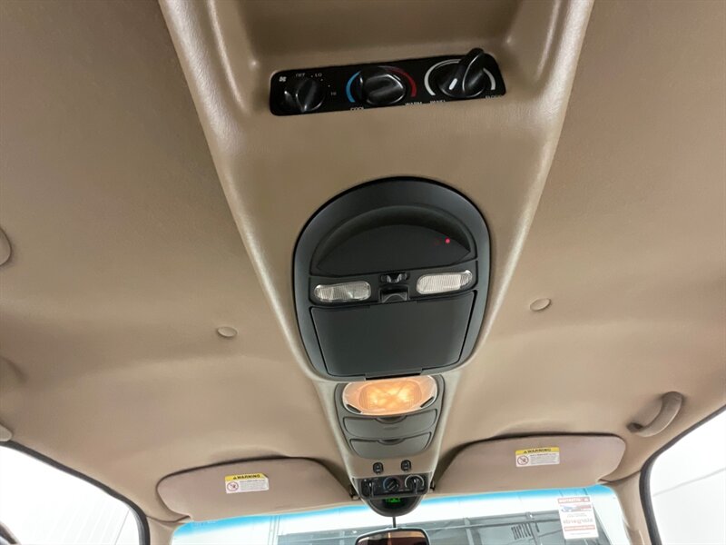2001 Ford Excursion Limited 4X4 / 7.3L DIESEL / Leather Heated Seats  / ZERO RUST / NO MODIFICATION / Beautiful Condition - Photo 17 - Gladstone, OR 97027