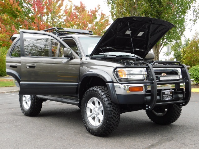 1998 Toyota 4Runner Limited / 4X4 / V6 3.4L / LIFTED / LOW MILES