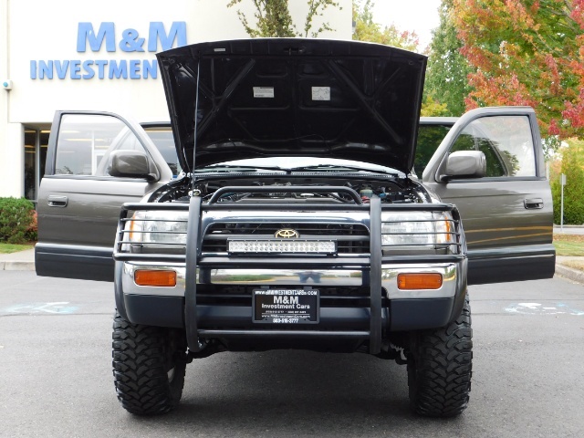 1998 Toyota 4Runner Limited / 4X4 / V6 3.4L / LIFTED / LOW MILES !!!   - Photo 29 - Portland, OR 97217