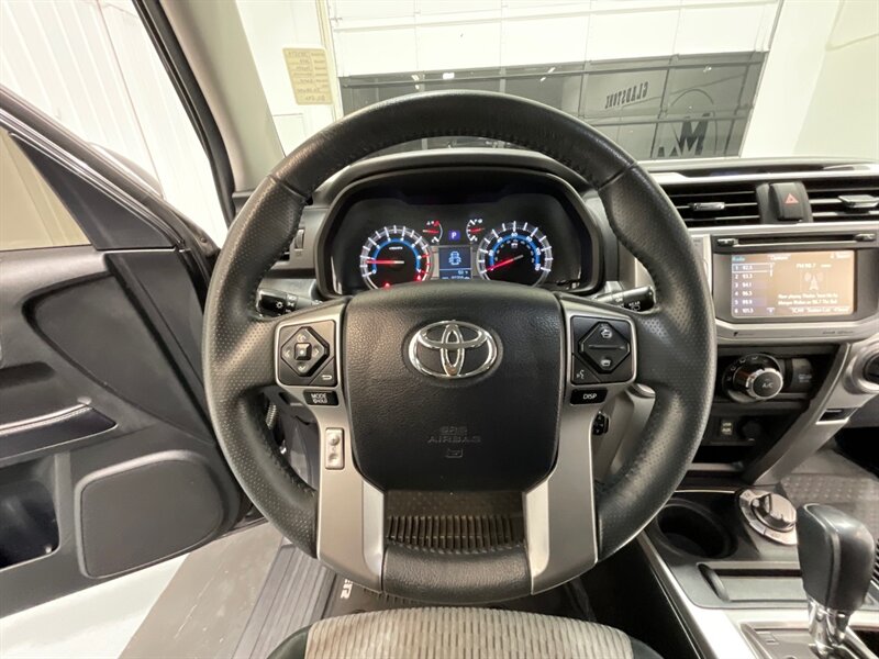 2017 Toyota 4Runner SR5 4X4 / V6 / 1-OWNER LOCAL / 82K MILES   - Photo 49 - Gladstone, OR 97027