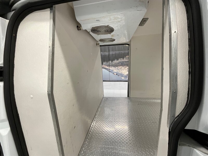 2012 Ford Transit Connect Cargo Van XL 4Cyl / REFRIGERATED VAN  /1-OWNER / BRAND NEW TIRES / 94,000 MILES - Photo 11 - Gladstone, OR 97027