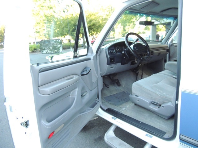 1996 Ford F-250 XLT Super Cab / 4X4 / Long Bed / Matching Canopy   - Photo 18 - Portland, OR 97217