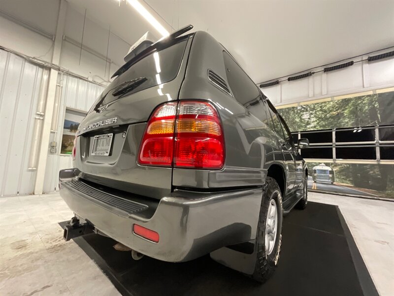 2000 Toyota Land Cruiser Sport Utility 4X4 / 4.7L V8 / Leather / Sunroof  / FRESH TIMING BELT-WATER PUMP SERVICE DONE / RUST FREE / NEW TIRES - Photo 26 - Gladstone, OR 97027