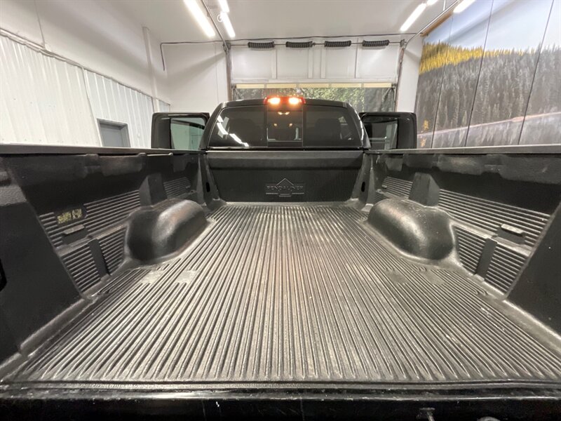 2016 Toyota Tundra SR5 4X4 / 4.6L V8 / 1-OWNER / NEW LIFT WHEELS TIRE  / 1-OWNER LOCAL TRUCK / RUST FREE / LIFTED w. NEW 35 " TIRES & 18 " FUEL WHEELS / ONLY 42,000 MILES - Photo 29 - Gladstone, OR 97027