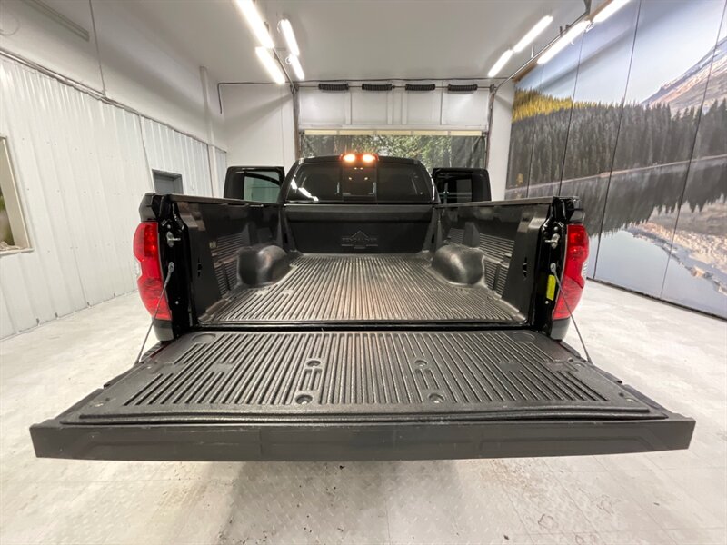 2016 Toyota Tundra SR5 4X4 / 4.6L V8 / 1-OWNER / NEW LIFT WHEELS TIRE  / 1-OWNER LOCAL TRUCK / RUST FREE / LIFTED w. NEW 35 " TIRES & 18 " FUEL WHEELS / ONLY 42,000 MILES - Photo 22 - Gladstone, OR 97027