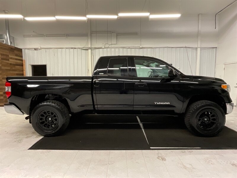 2016 Toyota Tundra SR5 4X4 / 4.6L V8 / 1-OWNER / NEW LIFT WHEELS TIRE  / 1-OWNER LOCAL TRUCK / RUST FREE / LIFTED w. NEW 35 " TIRES & 18 " FUEL WHEELS / ONLY 42,000 MILES - Photo 4 - Gladstone, OR 97027