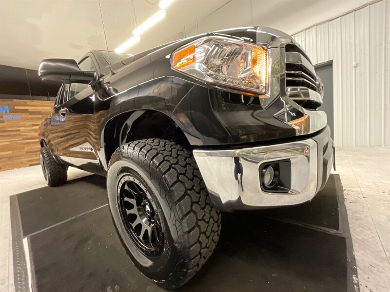 2016 Toyota Tundra SR5 4X4 / 4.6L V8 / 1-OWNER / NEW LIFT WHEELS TIRE  / 1-OWNER LOCAL TRUCK / RUST FREE / LIFTED w. NEW 35 " TIRES & 18 " FUEL WHEELS / ONLY 42,000 MILES - Photo 27 - Gladstone, OR 97027