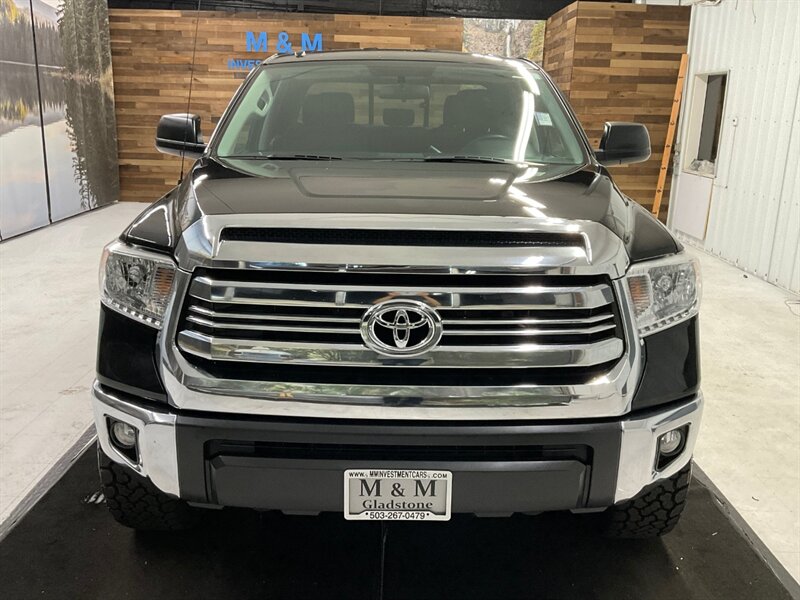 2016 Toyota Tundra SR5 4X4 / 4.6L V8 / 1-OWNER / NEW LIFT WHEELS TIRE  / 1-OWNER LOCAL TRUCK / RUST FREE / LIFTED w. NEW 35 " TIRES & 18 " FUEL WHEELS / ONLY 42,000 MILES - Photo 5 - Gladstone, OR 97027